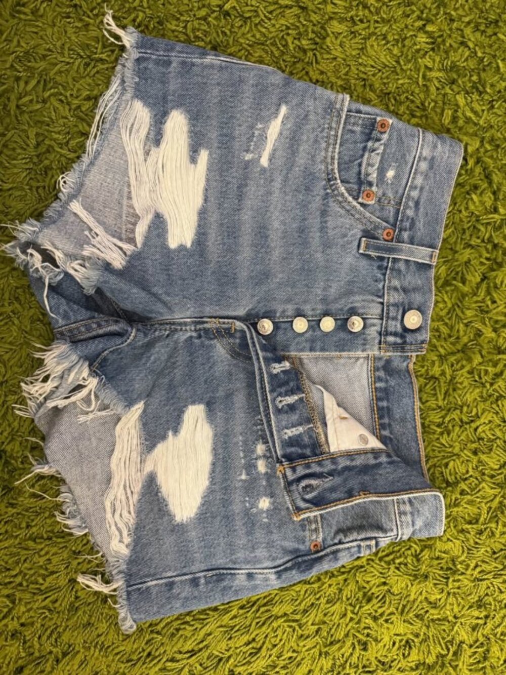 Levi’s Women’s Distressed High Rise Denim Shorts Size 25